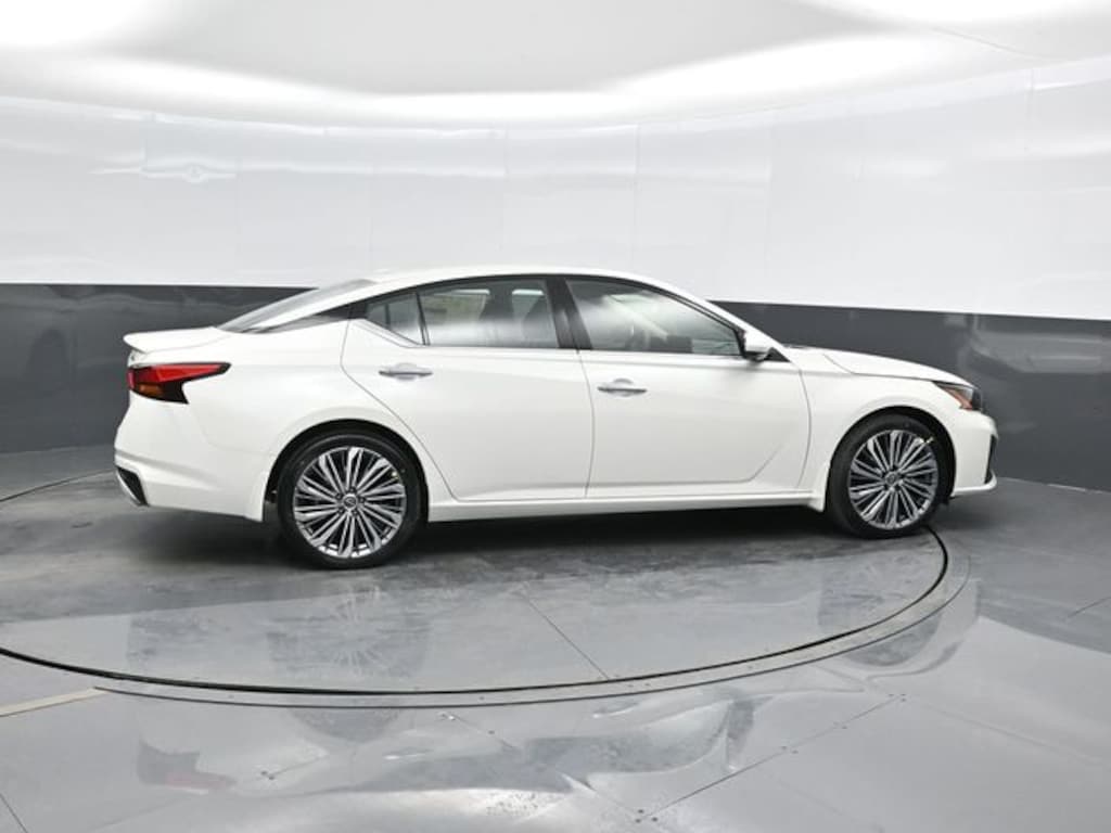 New 2025 Nissan Altima SL Sedan