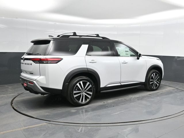 2025 Nissan Pathfinder Platinum photo 2