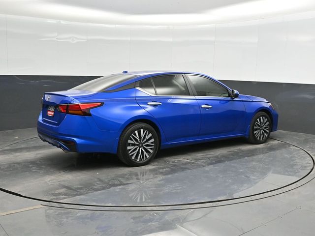 2025 Nissan Altima SV photo 2
