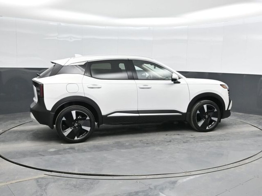 New 2025 Nissan Kicks SR SUV