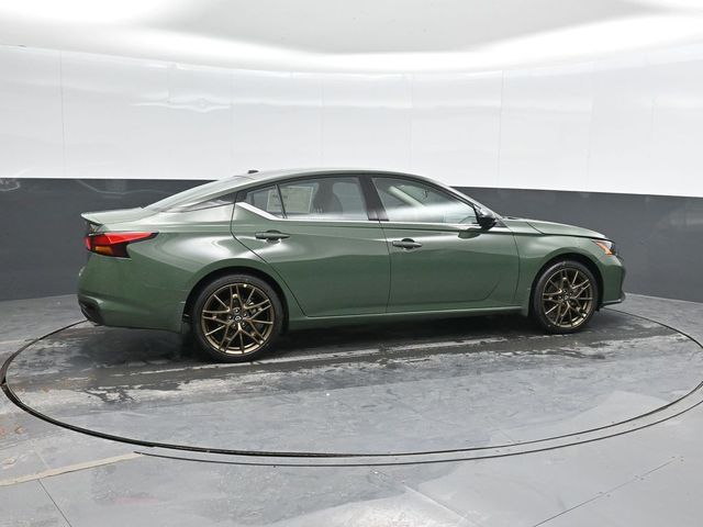 2025 Nissan Altima SR photo 3