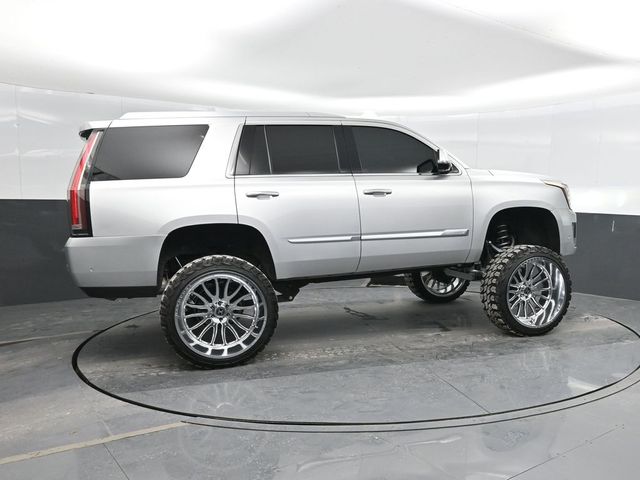 2020 Cadillac Escalade Luxury photo 3