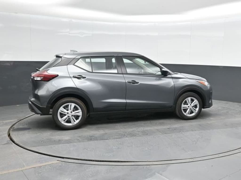 New 2025 Nissan Kicks Play S SUV