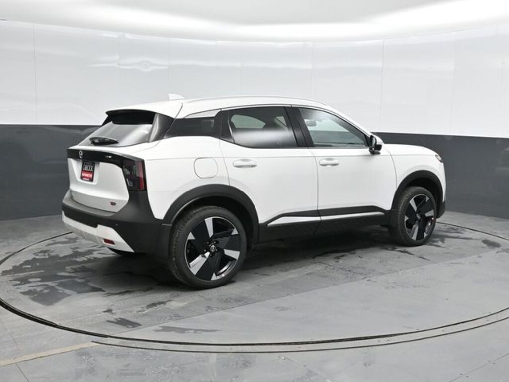 New 2025 Nissan Kicks SR SUV