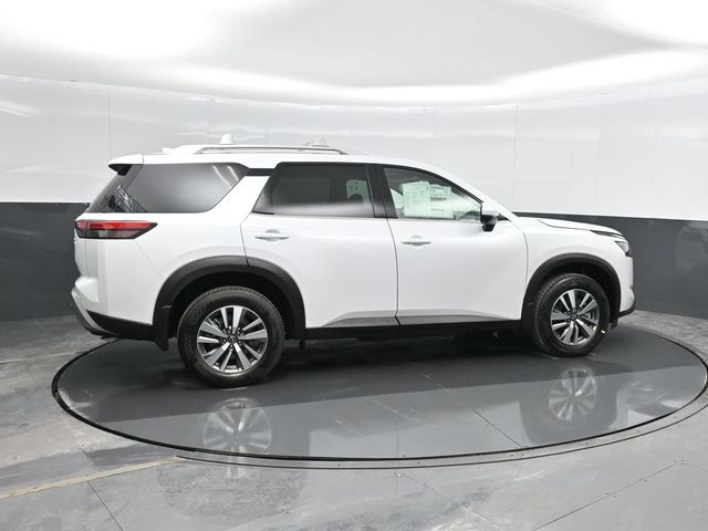 2025 Nissan Pathfinder SL photo 3