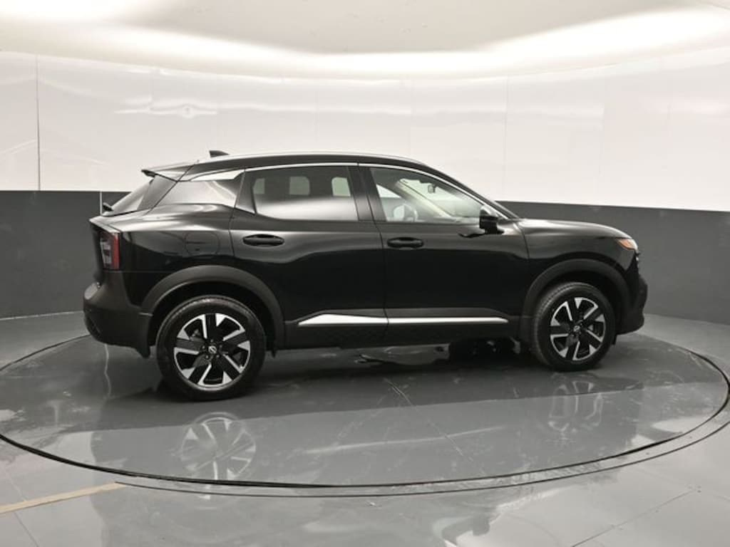 Used 2025 Nissan Kicks SR SUV