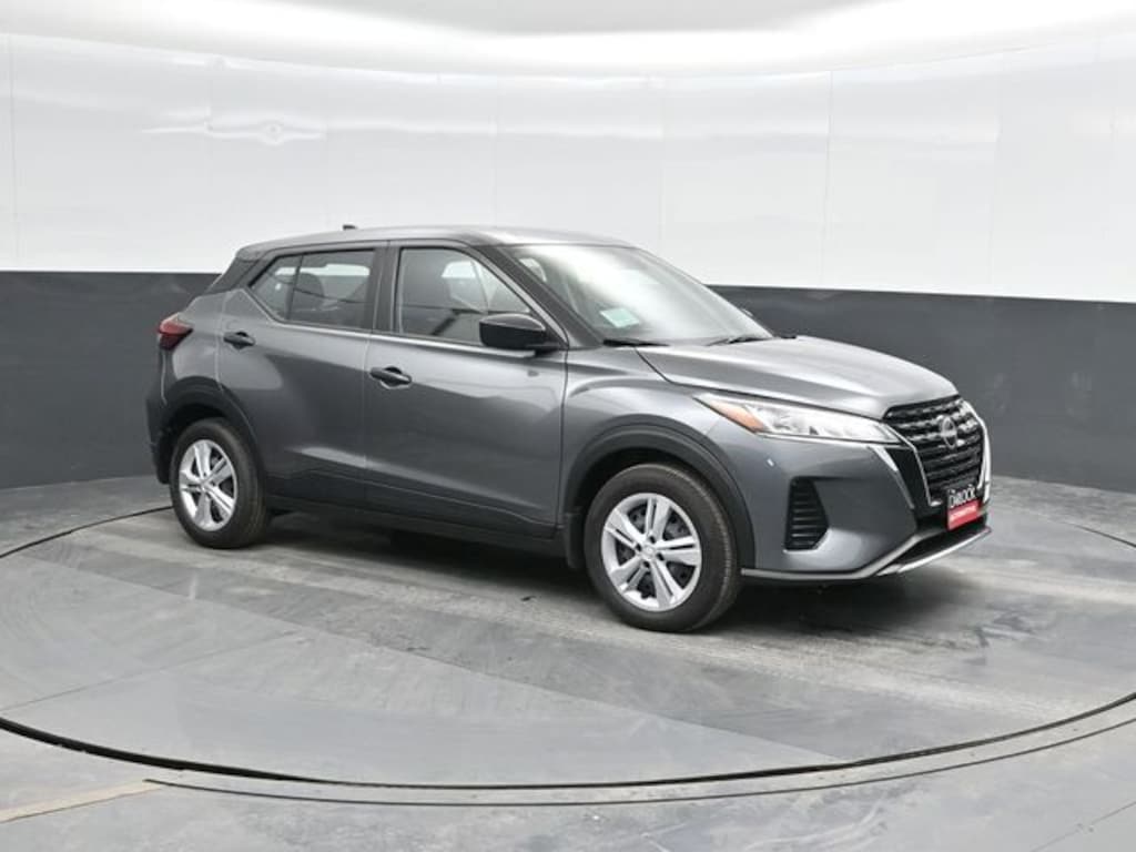 New 2025 Nissan Kicks Play S SUV