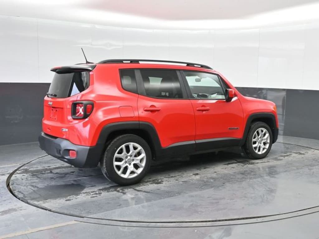 Used 2018 Jeep Renegade Latitude FWD SUV