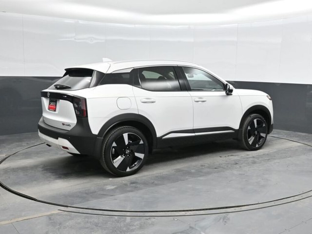 New 2025 Nissan Kicks SR SUV