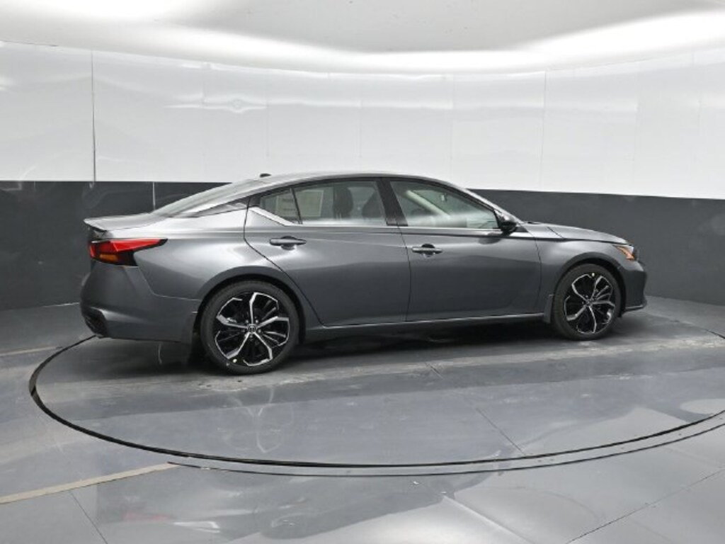 New 2026 Nissan Altima SR Sedan