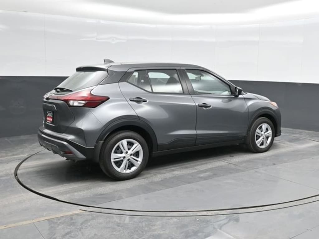 New 2025 Nissan Kicks Play S SUV