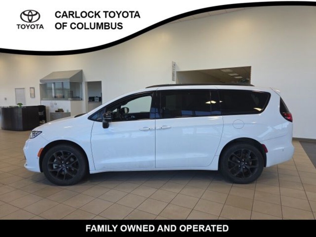 Used 2023 Chrysler Pacifica Limited Van Passenger Van