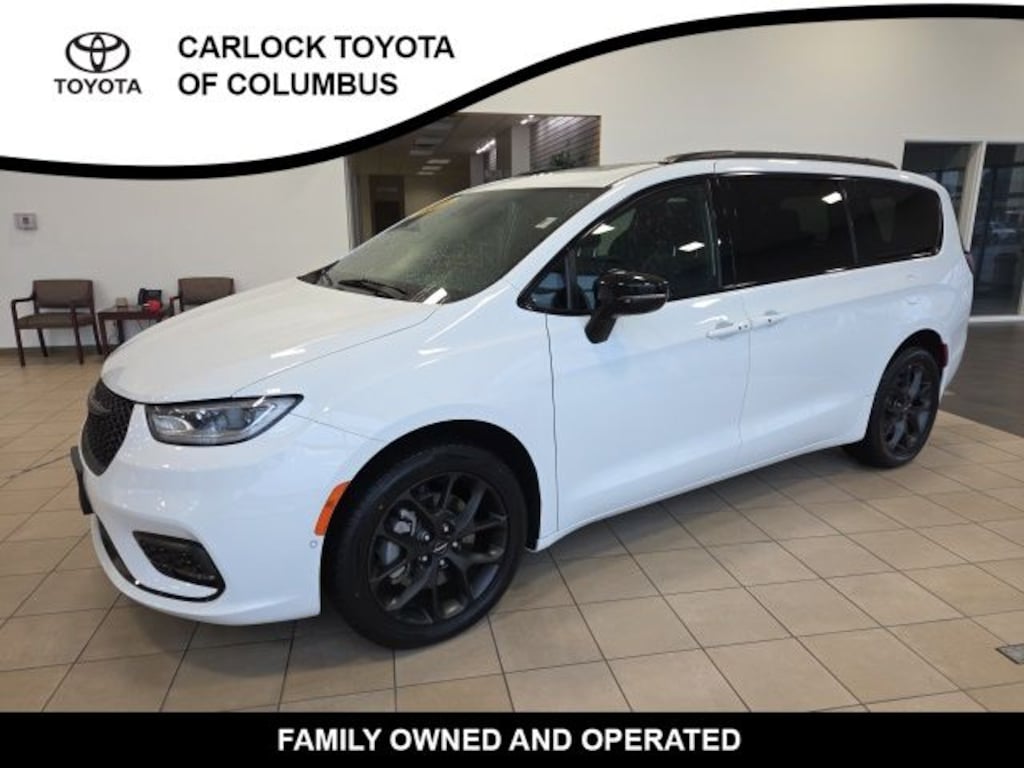 Used 2023 Chrysler Pacifica Limited Van Passenger Van