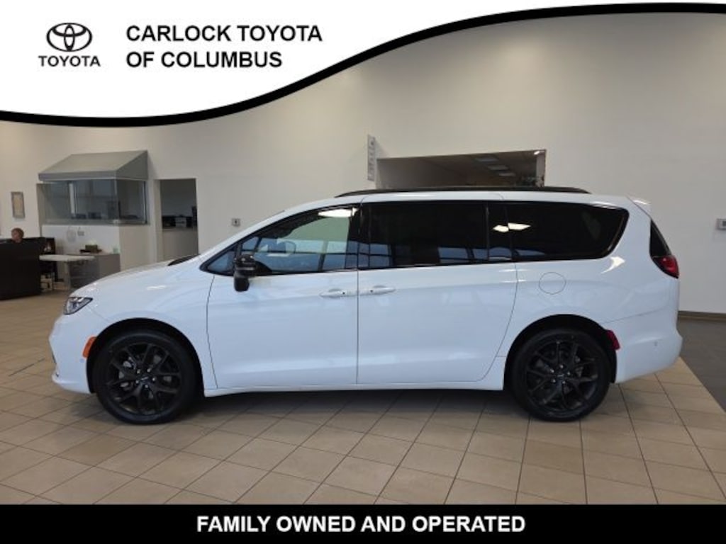 Used 2023 Chrysler Pacifica Limited Van Passenger Van