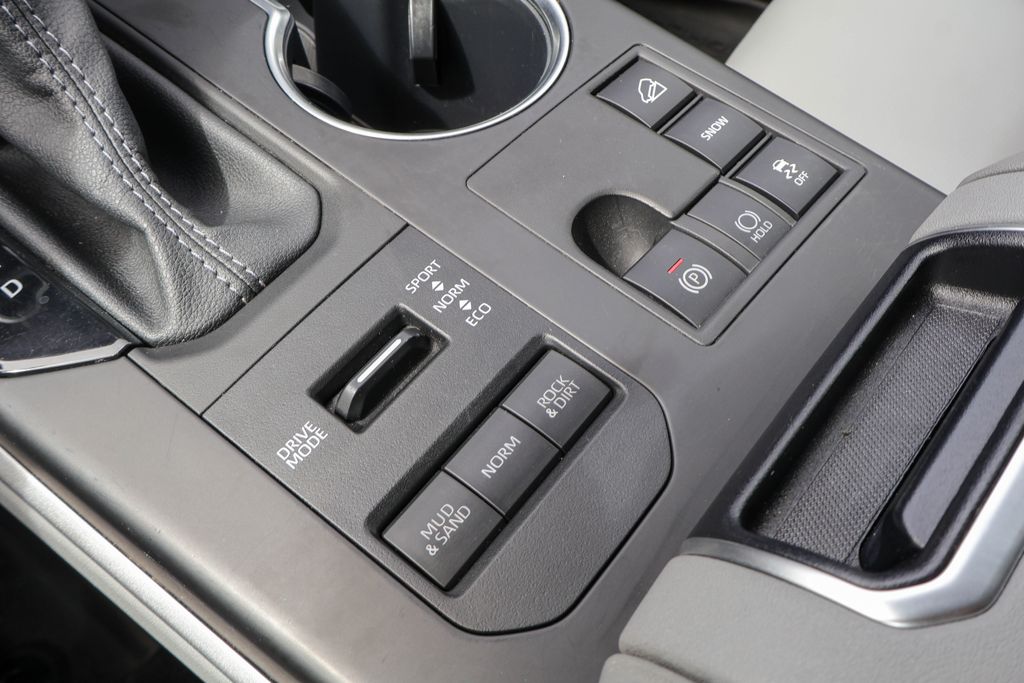 2024 Toyota Highlander XLE - Photo 19