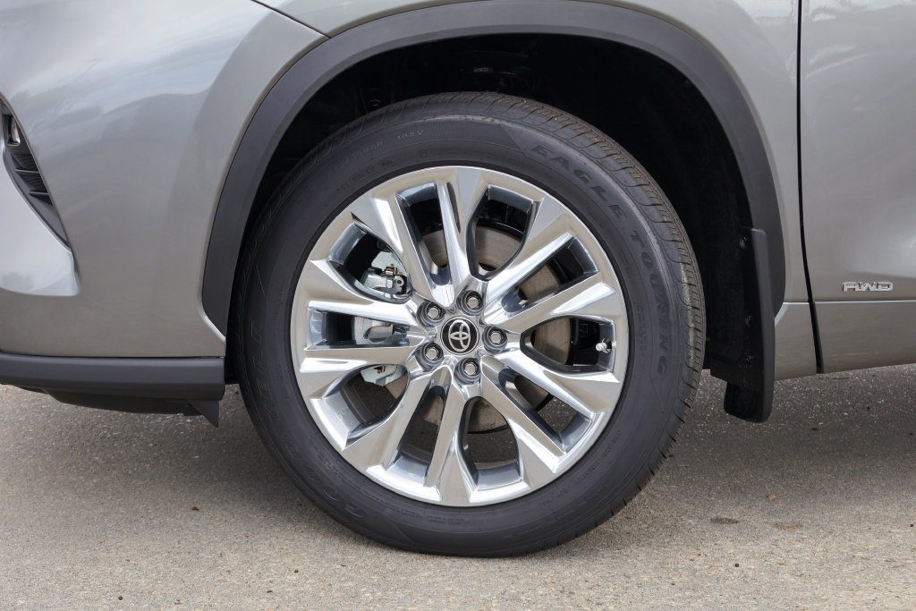 2026 Toyota Highlander Limited - Photo 21
