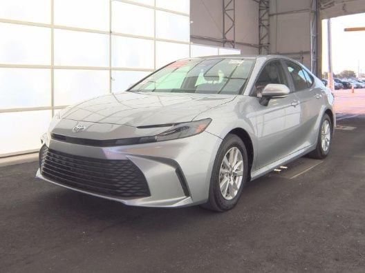 2025 Toyota Camry LE Hybrid's photo