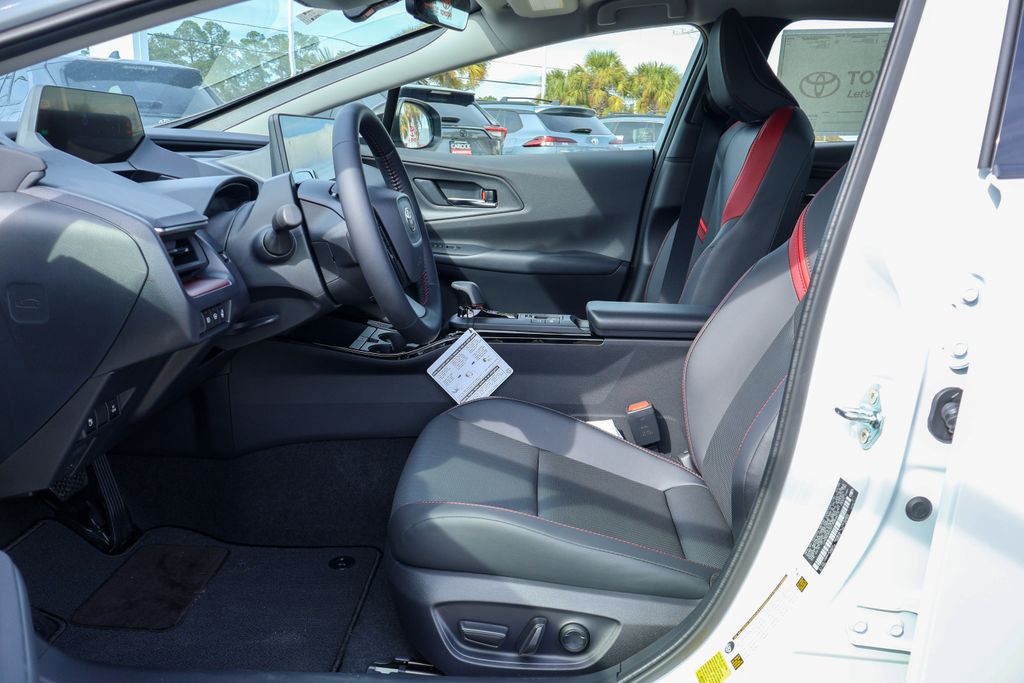 2026 Toyota Prius Plug-in Hybrid XSE - Photo 7