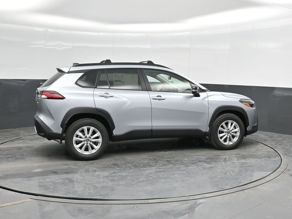 2026 Toyota Corolla Cross LE photo 3