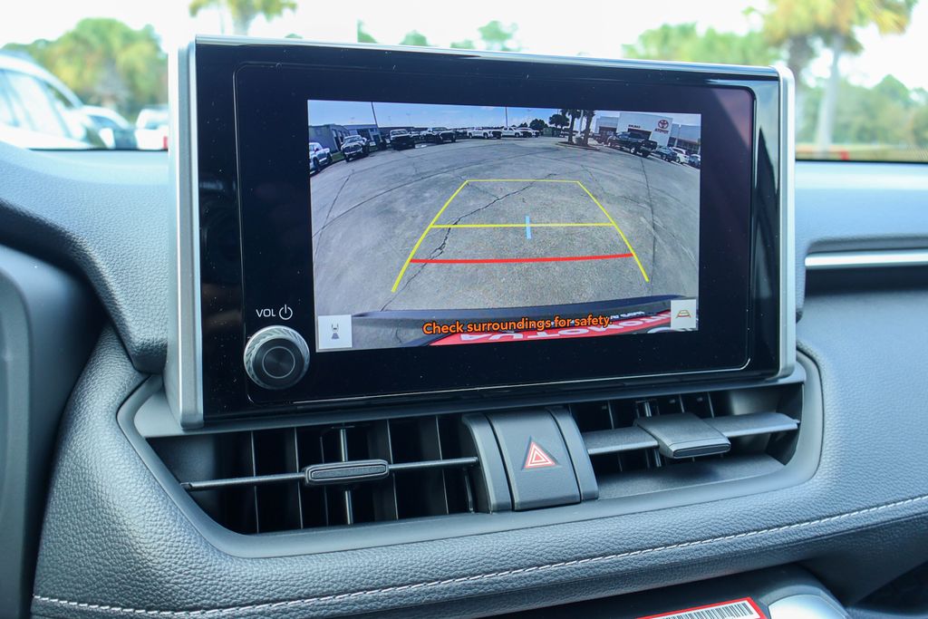 2025 Toyota RAV4 Hybrid XLE photo 4