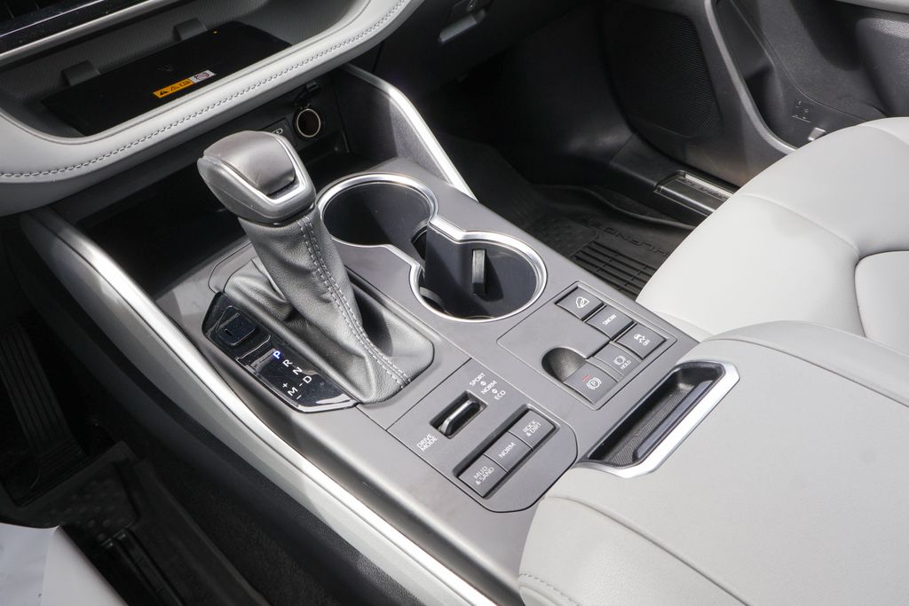 2024 Toyota Highlander XLE - Photo 18