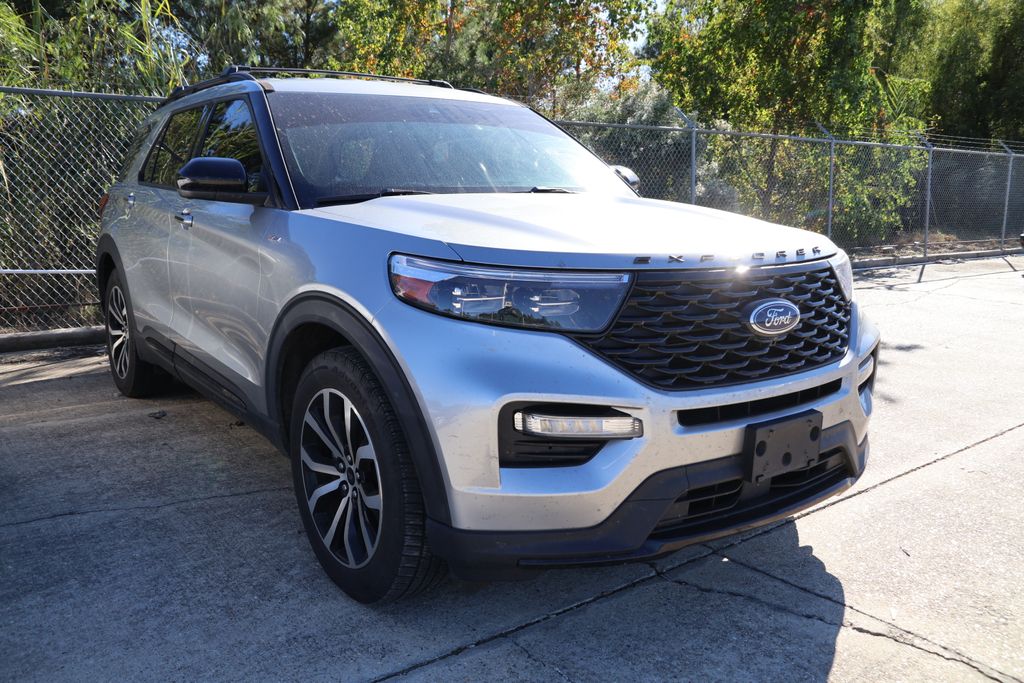 2022 Ford Explorer ST-Line photo 2