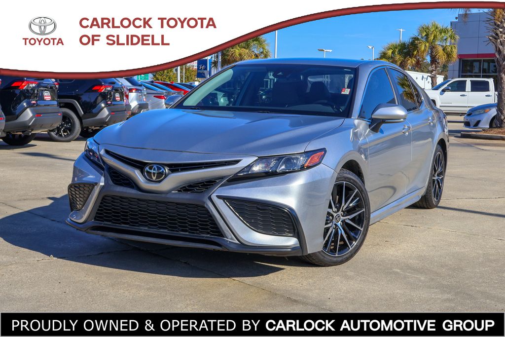 2023 Toyota Camry SE's photo