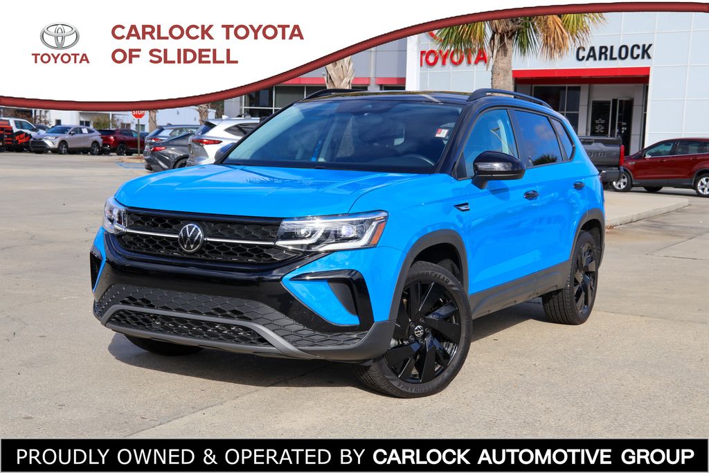 2024 Volkswagen Taos SE Black's photo