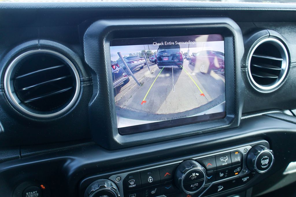 2020 Jeep Wrangler Unlimited Sahara photo 4