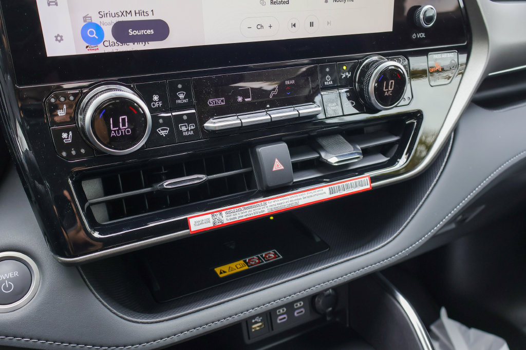 2026 Toyota Highlander Limited - Photo 16