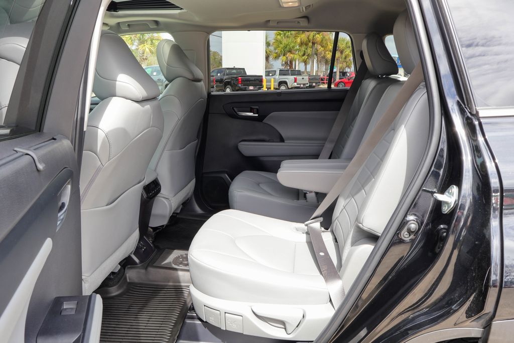 2024 Toyota Highlander XLE - Photo 10