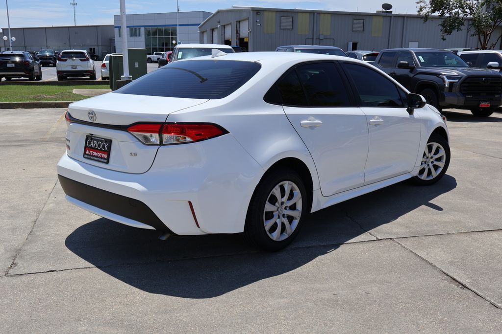 2022 Toyota Corolla LE photo 2