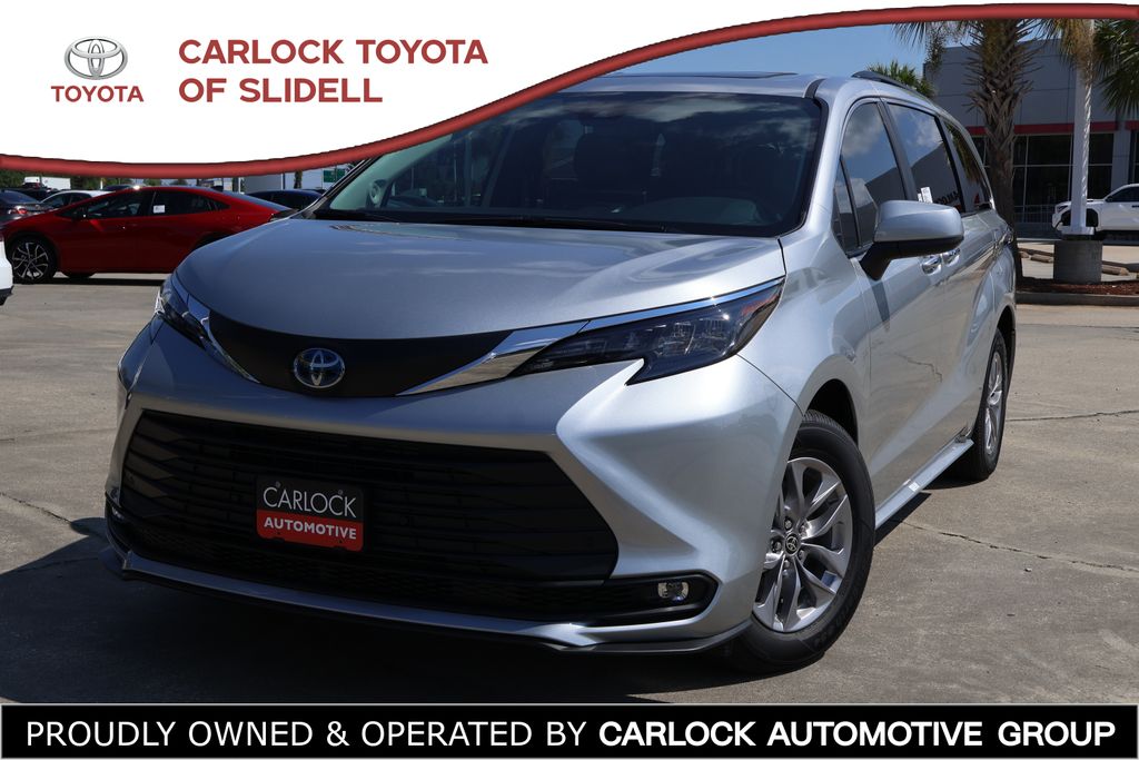 2025 Toyota Sienna 8 PASSENGER 