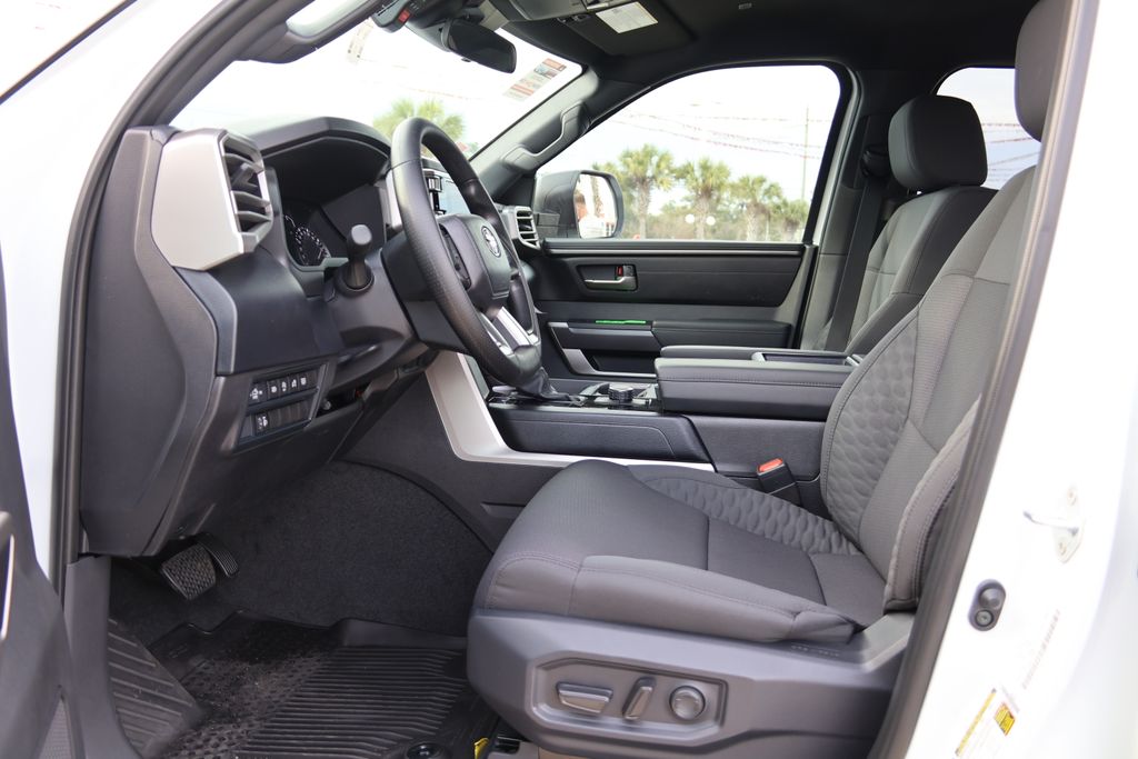 2025 Toyota Tundra SR5 - Photo 7