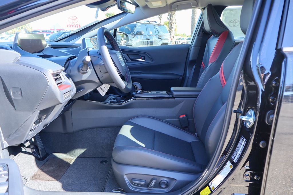 2026 Toyota Prius Plug-in Hybrid XSE - Photo 7