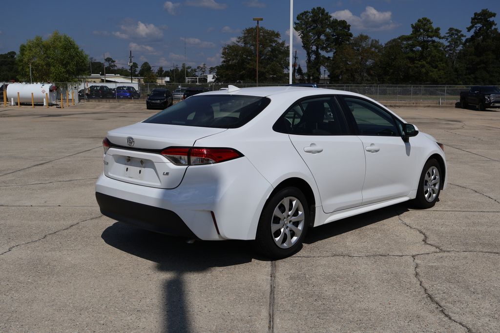 2023 Toyota Corolla LE photo 3