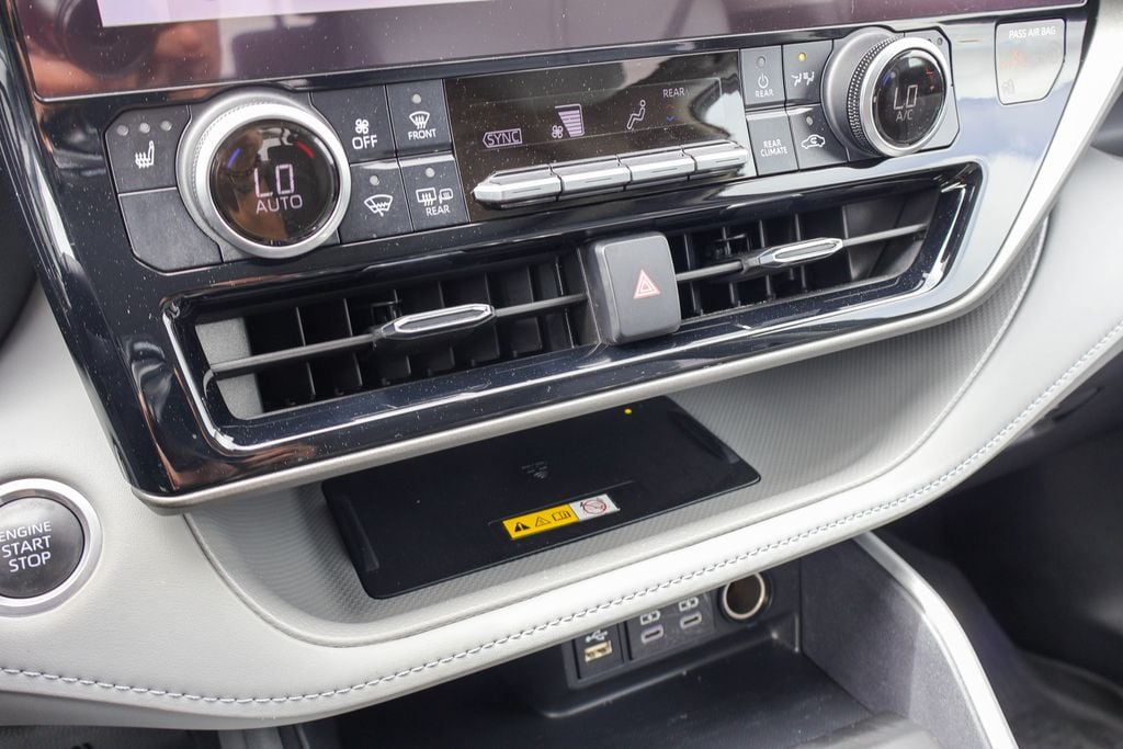 2024 Toyota Highlander XLE - Photo 16