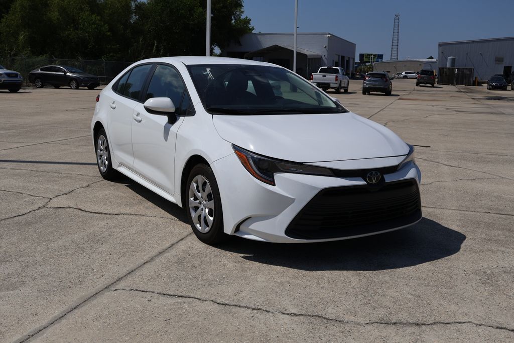 Used 2023 Toyota Corolla LE with VIN 5YFB4MDE2PP070657 for sale in Northfield, Minnesota