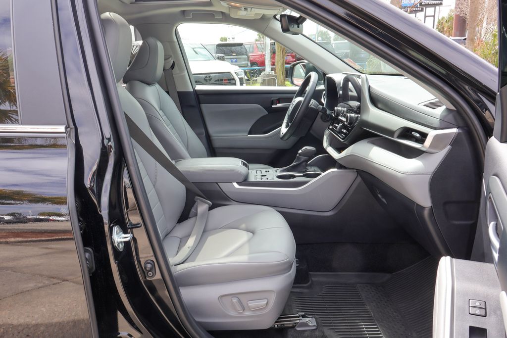 2024 Toyota Highlander XLE - Photo 9