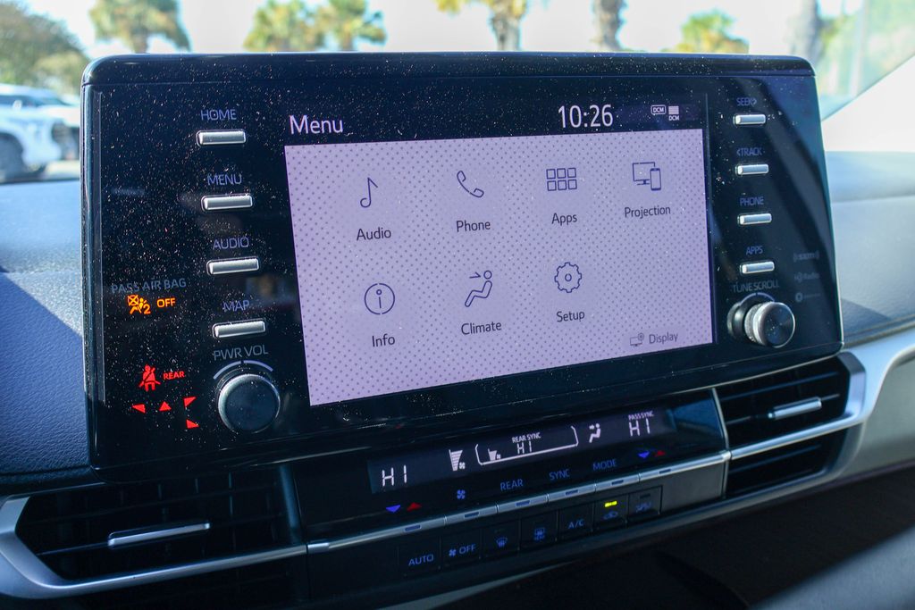 2022 Toyota Sienna LE photo 3