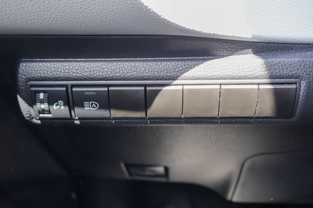 2023 Toyota Corolla SE - Photo 18