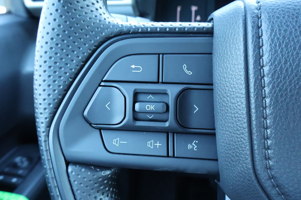 2025 Toyota Tacoma SR5 - Photo 10