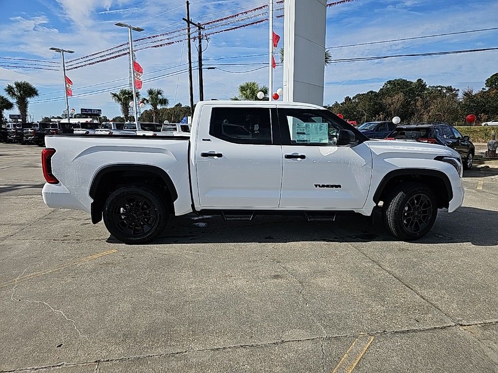 2025 Toyota Tundra SR5 - Photo 6
