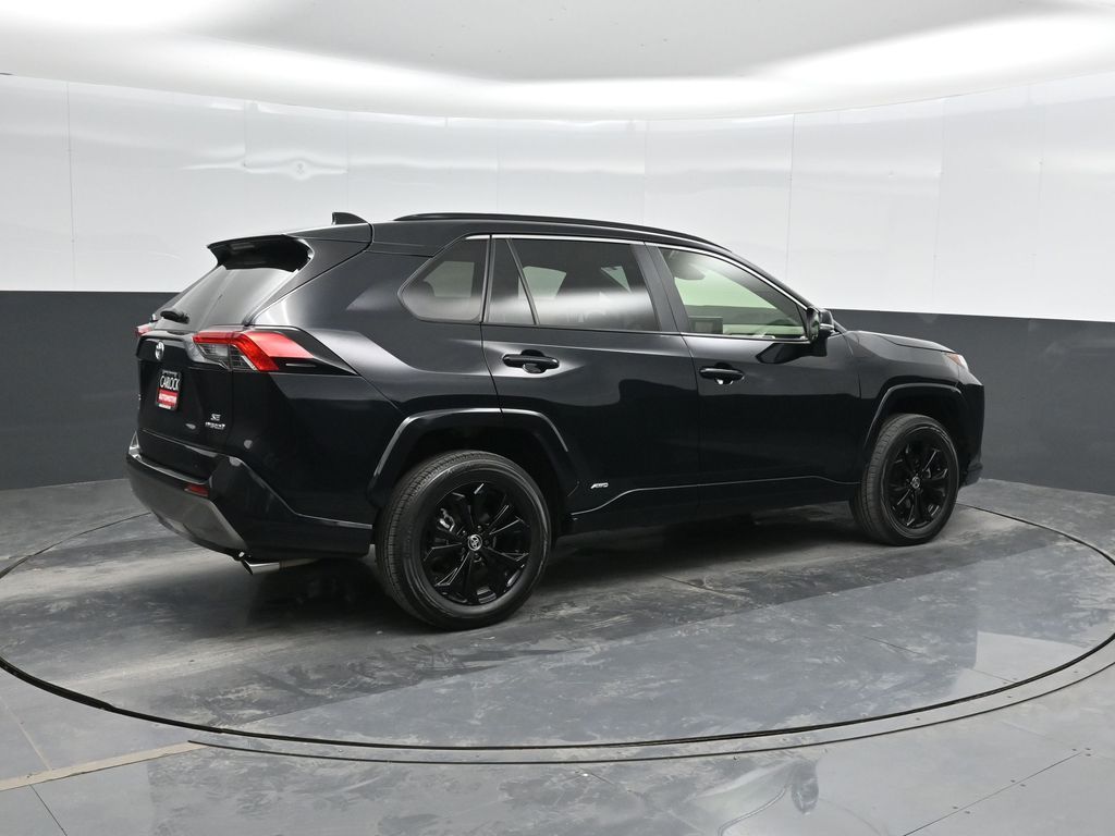 2022 Toyota RAV4 Hybrid SE photo 2