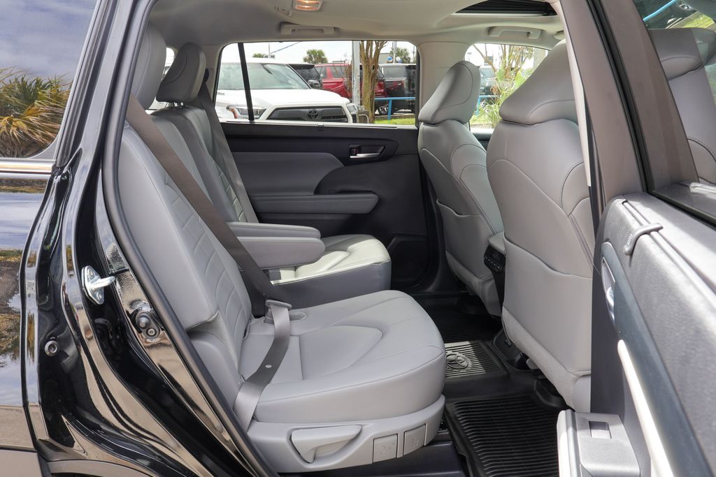 2024 Toyota Highlander XLE - Photo 11