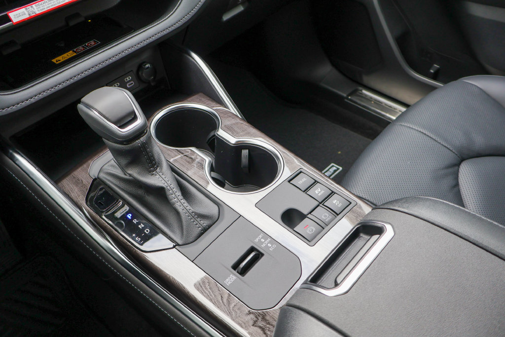 2026 Toyota Highlander Limited - Photo 17