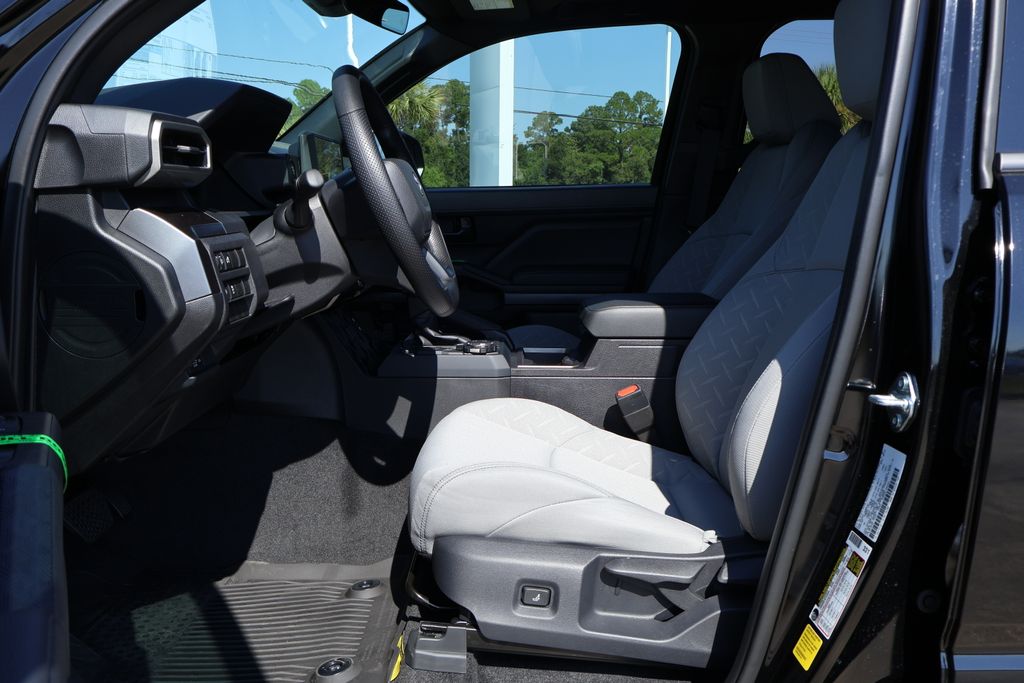 2025 Toyota Tacoma SR5 - Photo 7