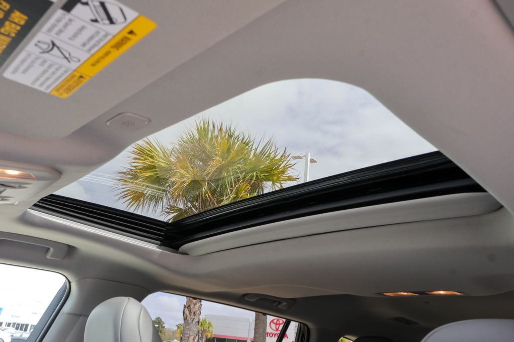 2024 Toyota Highlander XLE - Photo 12