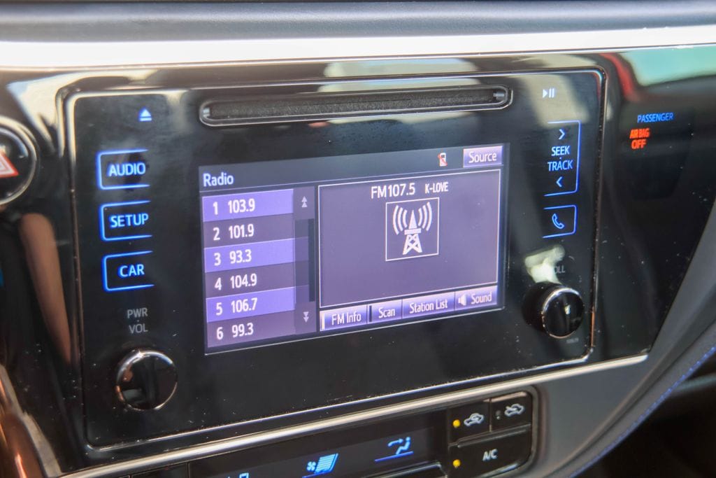 Used 2018 Toyota Corolla SE Sedan