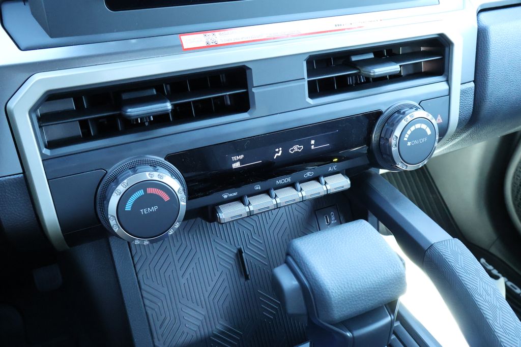 2025 Toyota Tacoma SR5 - Photo 12